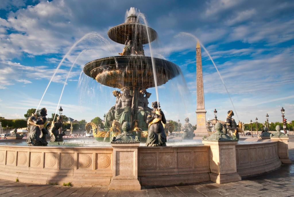 Fontaine des Mers, place de la Concorde, Paris